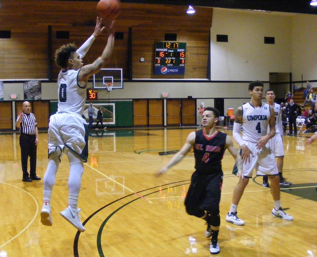 Umpqua Men Hold off Mt. Hood