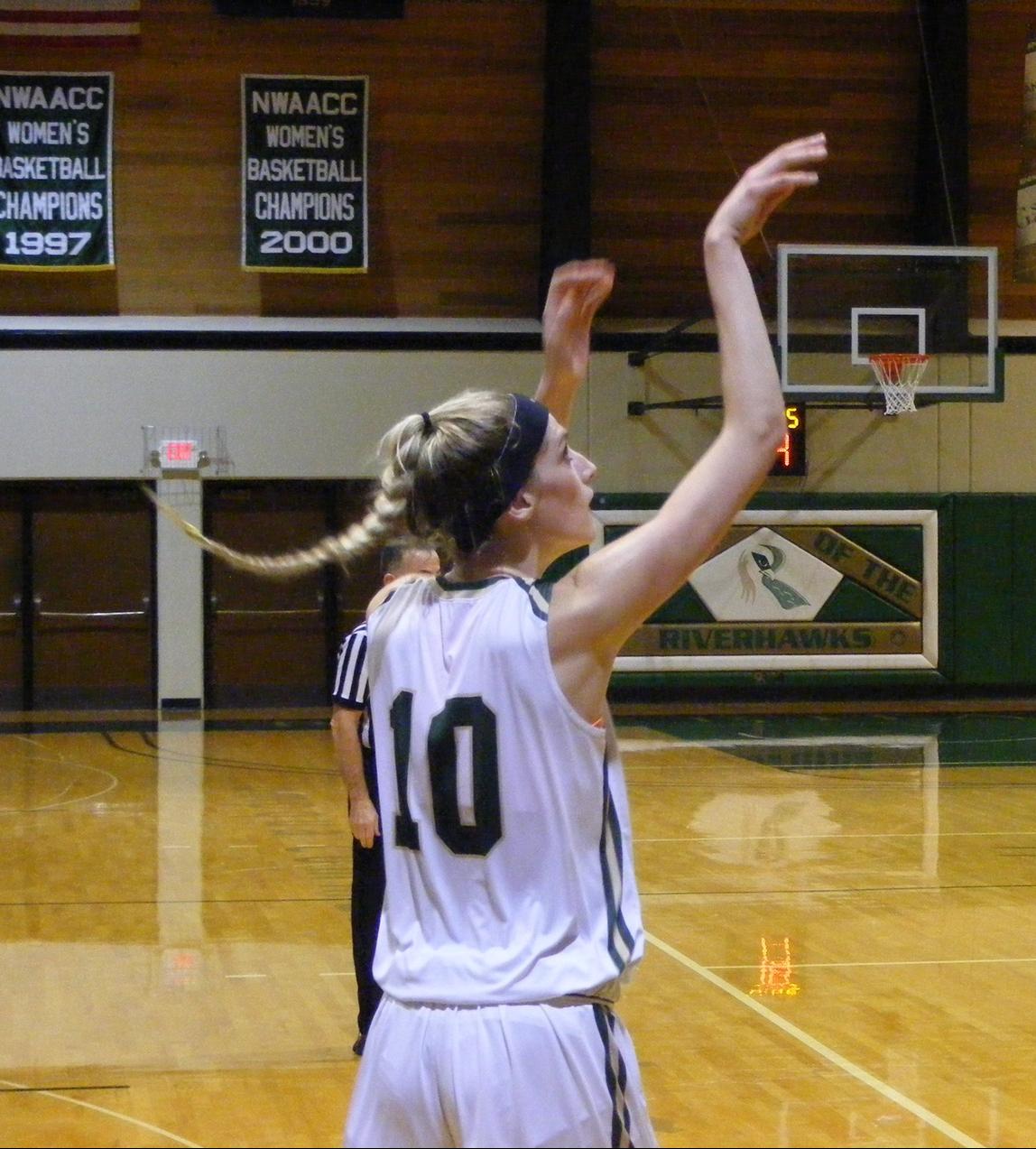 Stotler Leads RiverHawks to Road Win