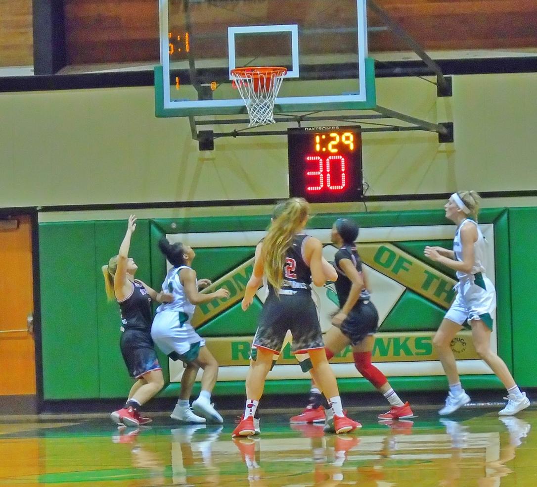 RiverHawk Women&rsquo;s Basketball Sweeps Through Washington