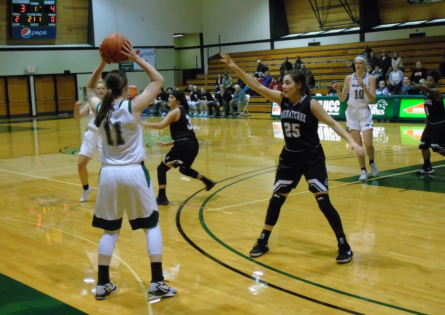 Women Go Undefeated in Crossover Tournament